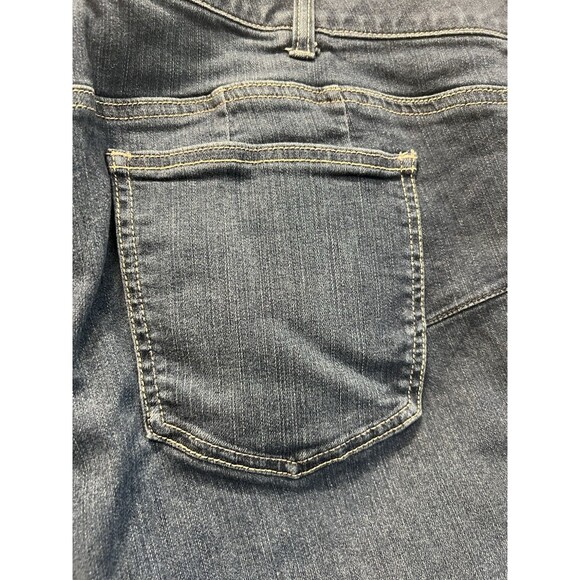 Torrid Bombshell Skinny Crop Capri Size 24 Blue Jean Distressed EUC - Picture 4 of 11